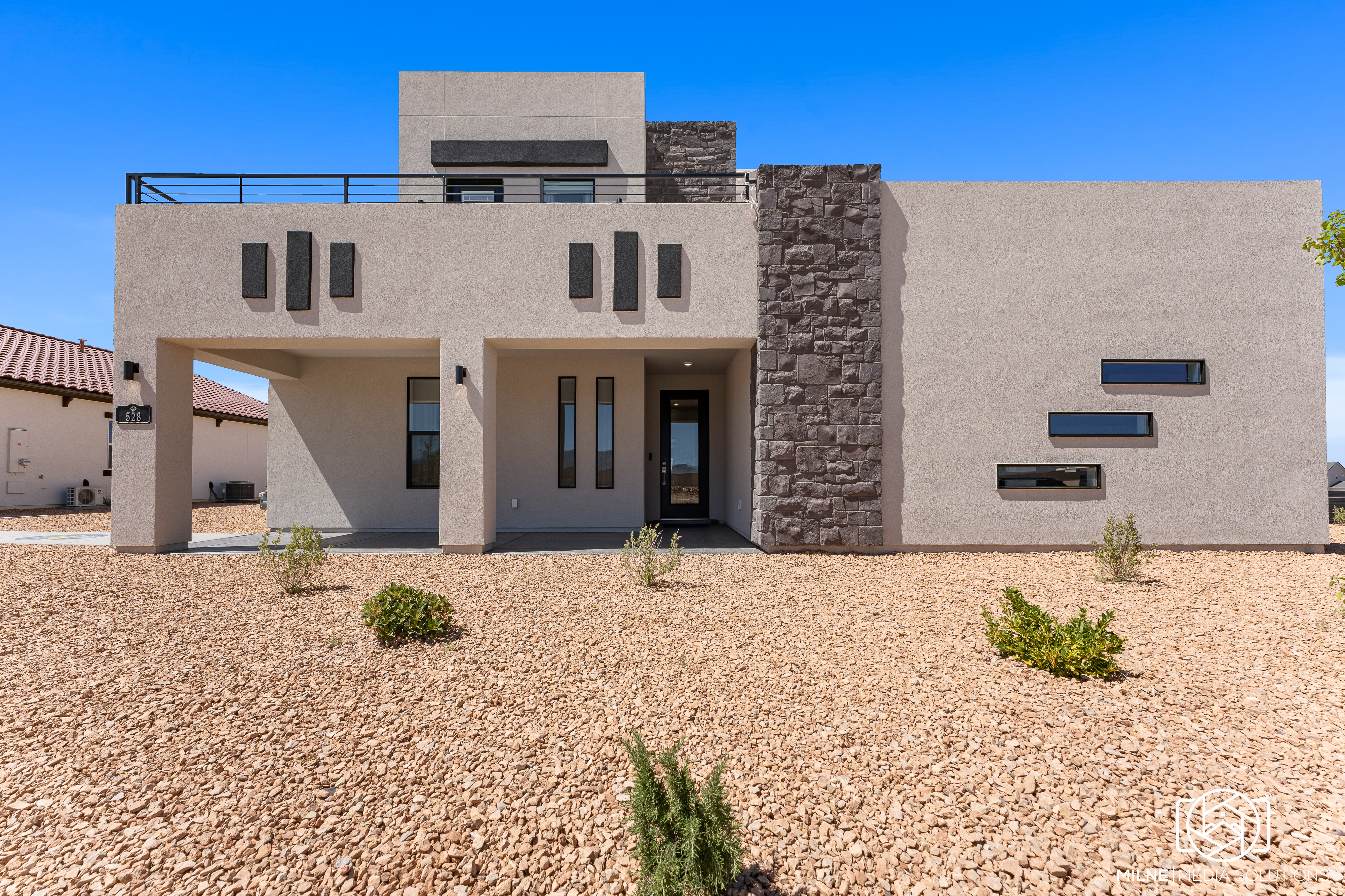 528 W Green Mountain Dr